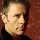 Bruce Dickinson hjalp strandede turister