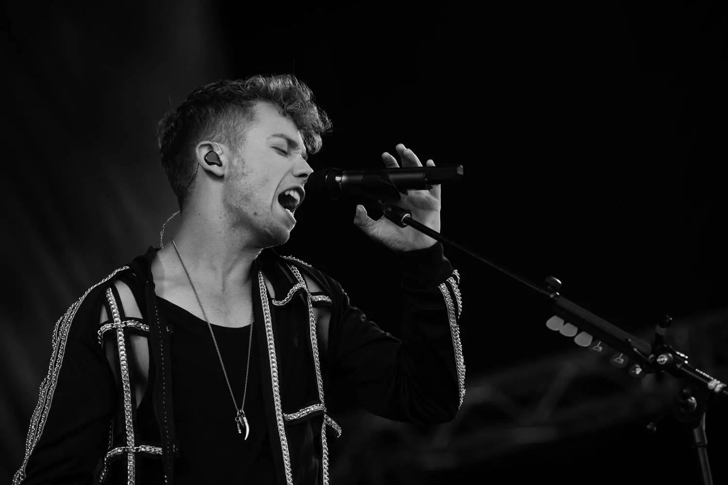 Se ny musikvideo fra hjerteknuseren Mads Langer