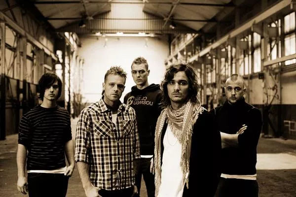 Surfact - sælger flere koncertbilletter end album