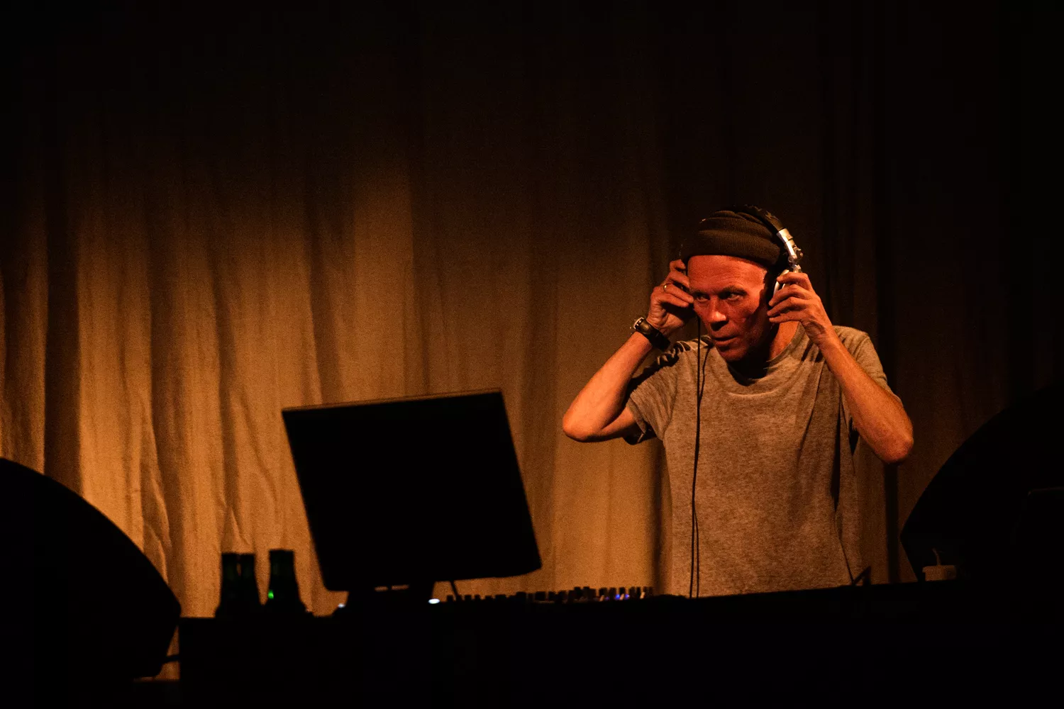 Reportage: Vince Clarke som dj på Train