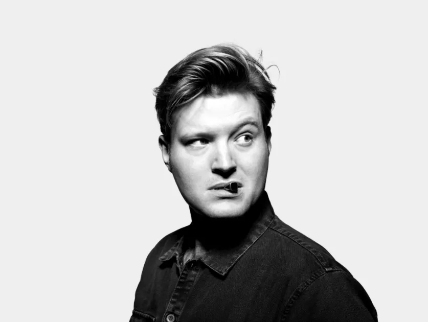 Dansk sanger skriver stor kontrakt – kommer i stald med Taylor Swift