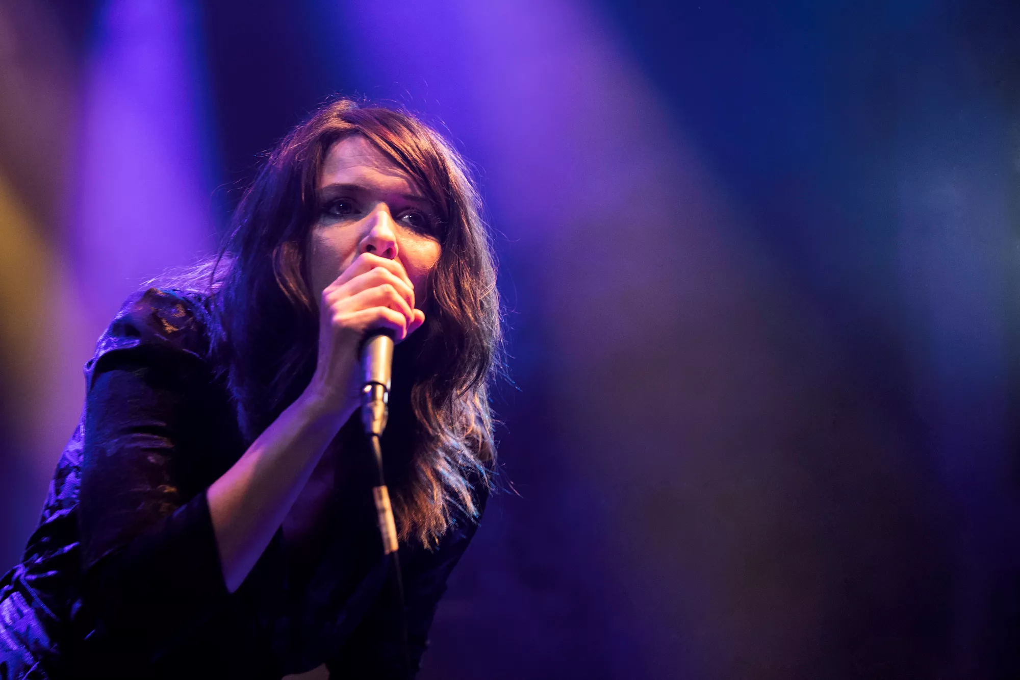 Stærk sorgbearbejdelse og smil i gråvejret – nu også på dansk