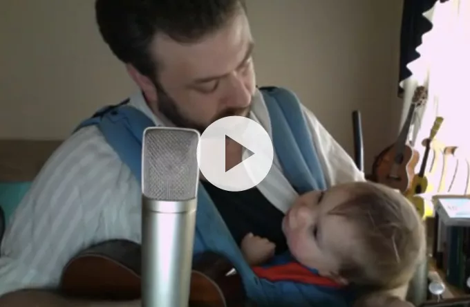 Se far få sin datter til at sove til Cohens Hallelujah