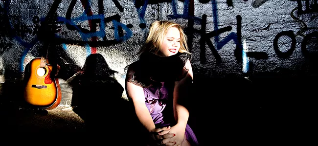 Hør dansk sangerindes frontalangreb på rockere