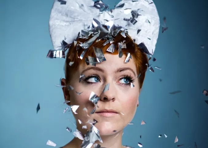 Ny video: Sys Bjerre kan ikke lide at holde i hånd