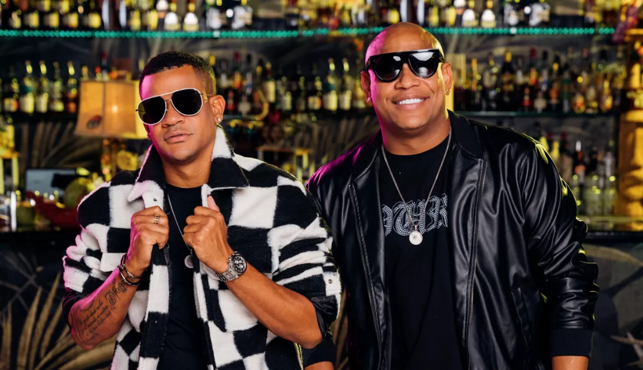 Reggaeton-duoen kendt for 00'er-hittet "Bailando" besøger dansk festival