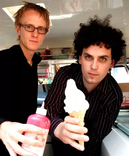 Simian Mobile Disco til Distortion