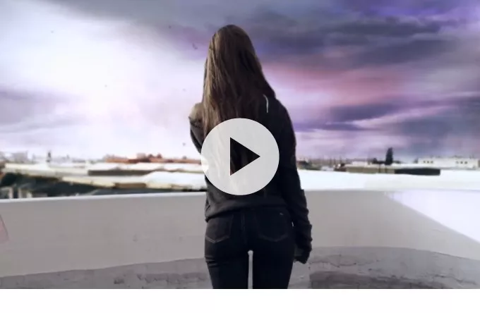 Se jorden gå under i Ariana Grandes nye video