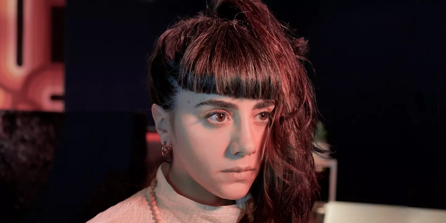 ANMELDELSE: Et sprudlende og utilregneligt mantra for de uinviterede