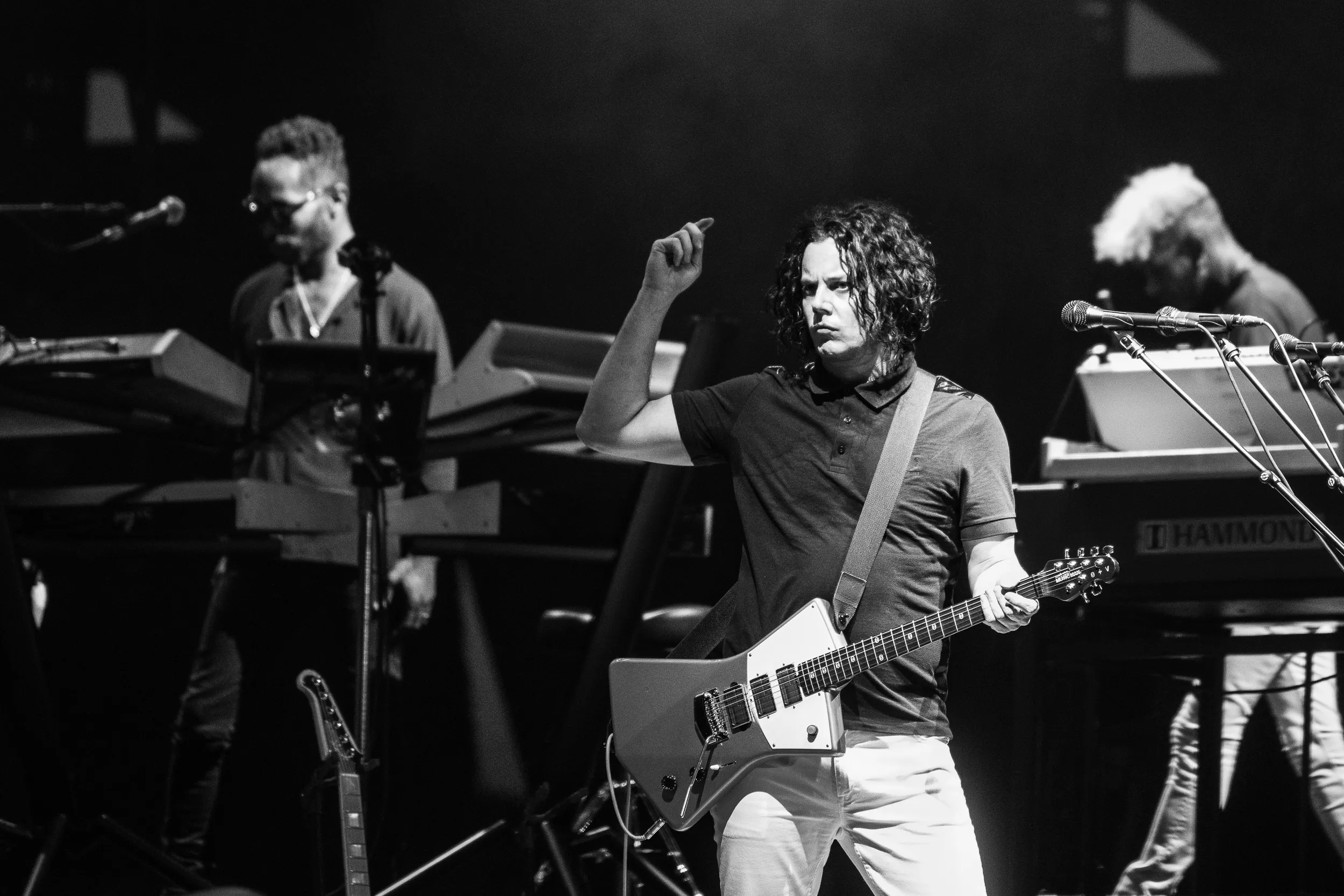 Jack White fejrer sin 88-årige mor med polsk fødselsdagssang 