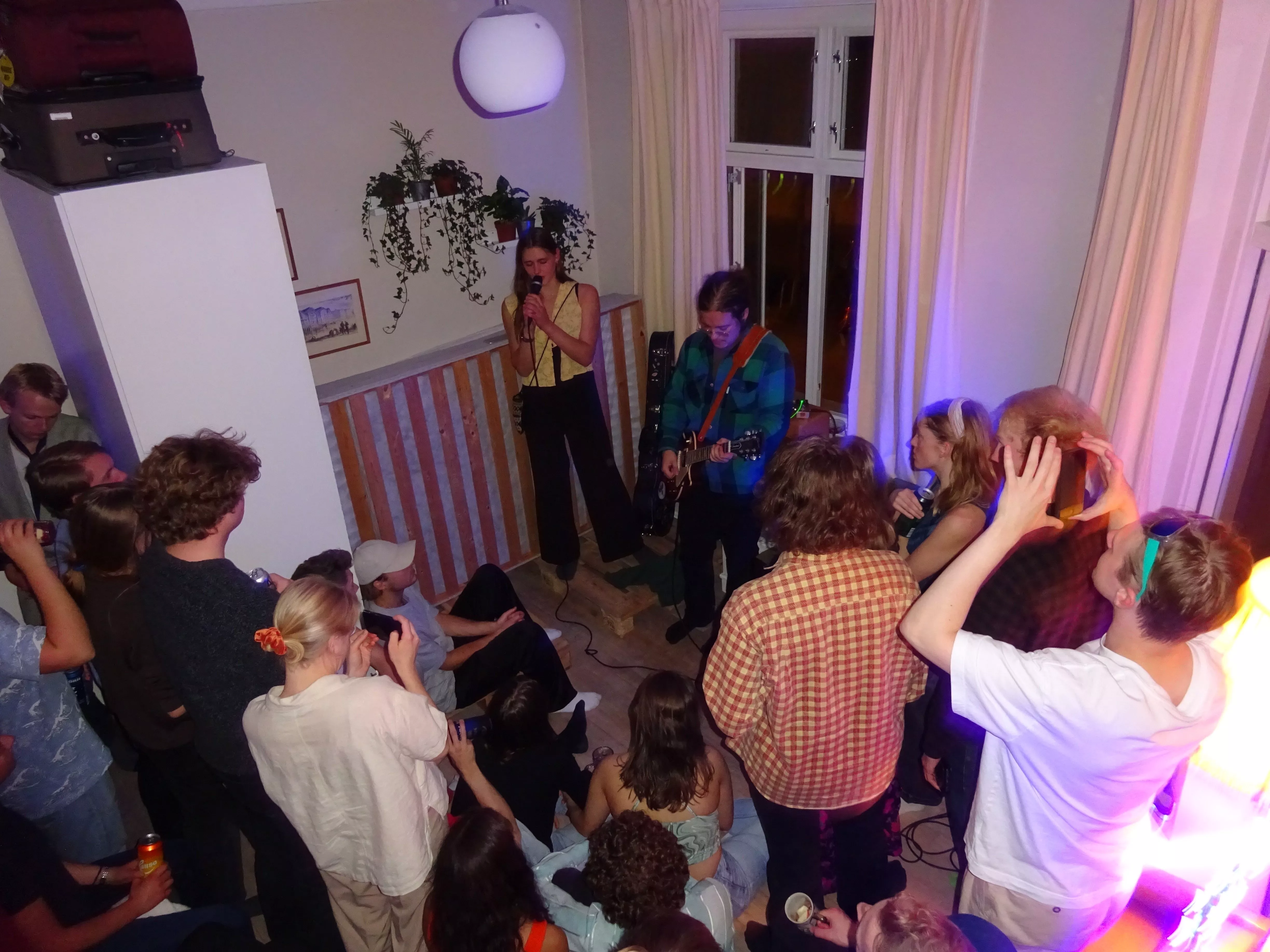 Foto fra labelkveld i kollektivet (Foto: HaìKon Karlsen)