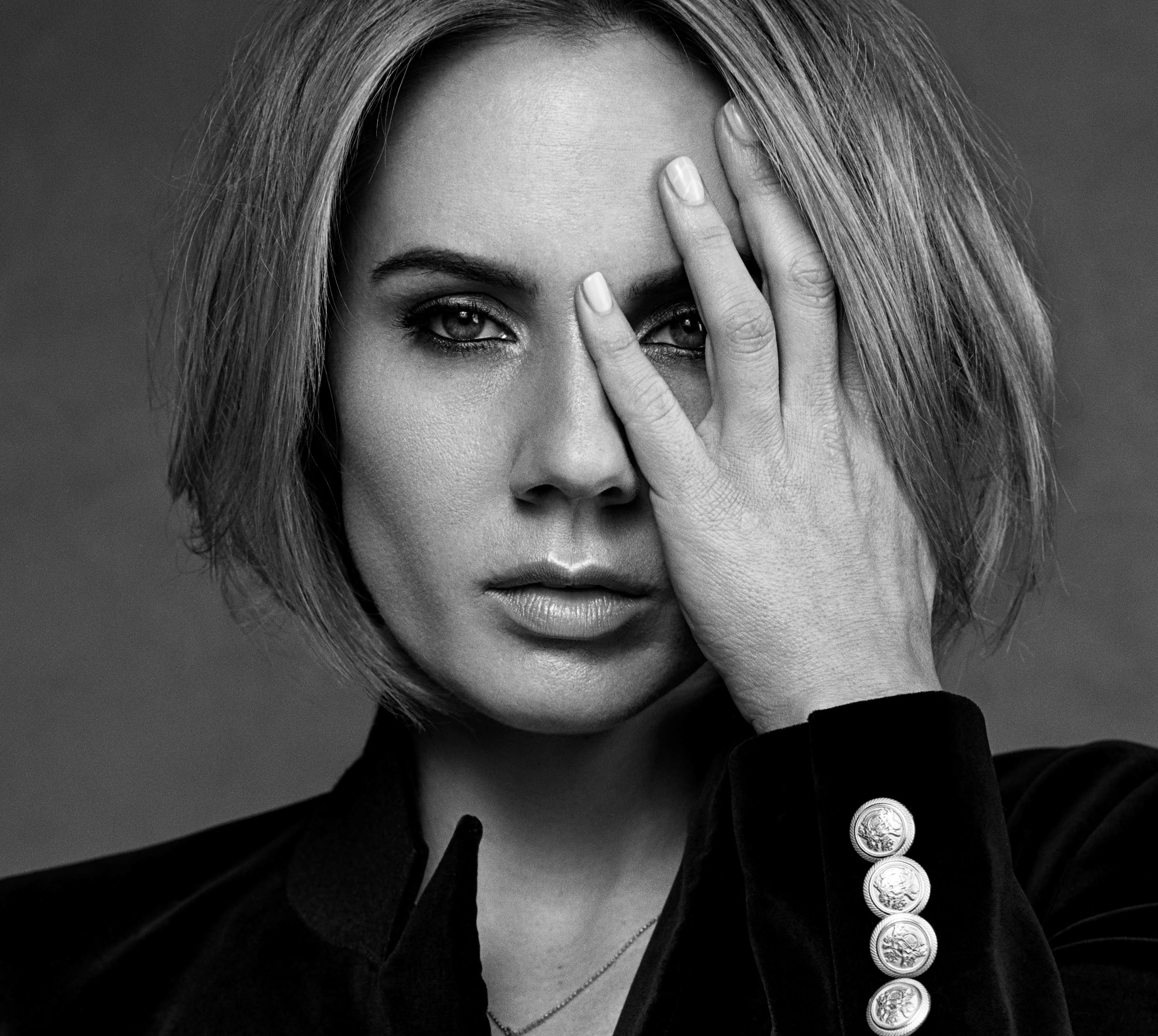 Den norske artisten signerer platekontrakt med Simon Cowell