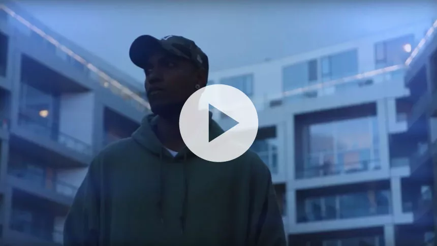 Video: Dansk bosatte, multietniske Gavin rapper ærligt om livets udfordringer