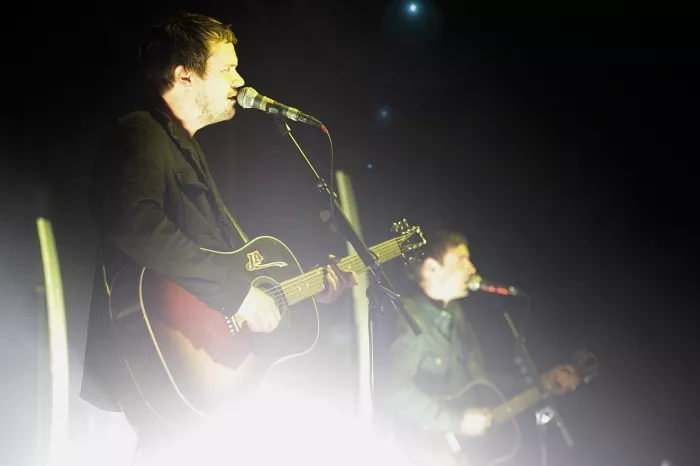 De Eneste To lukker første kapitel