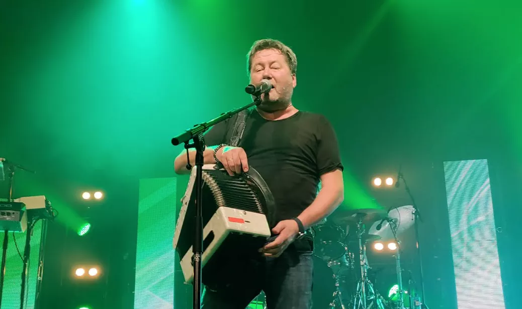 ANMELDELSE: I overkant festlig