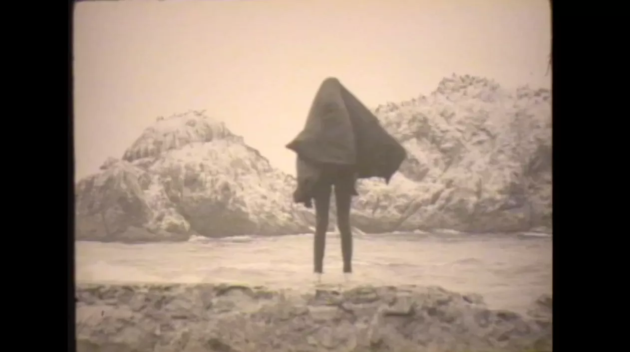 VIDEOPREMIÄR: Holograms - Meditations