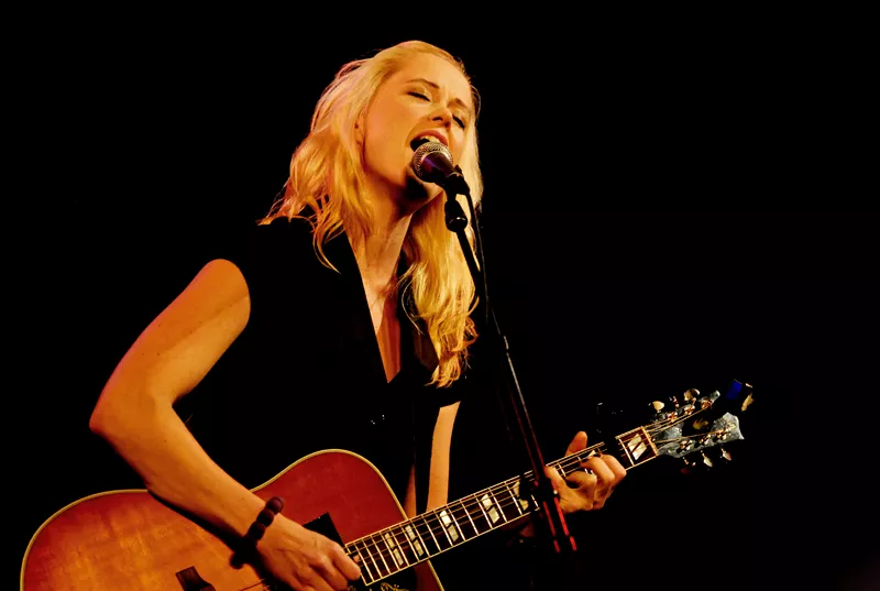 Tina Dickow i Shepherds Bush Empire