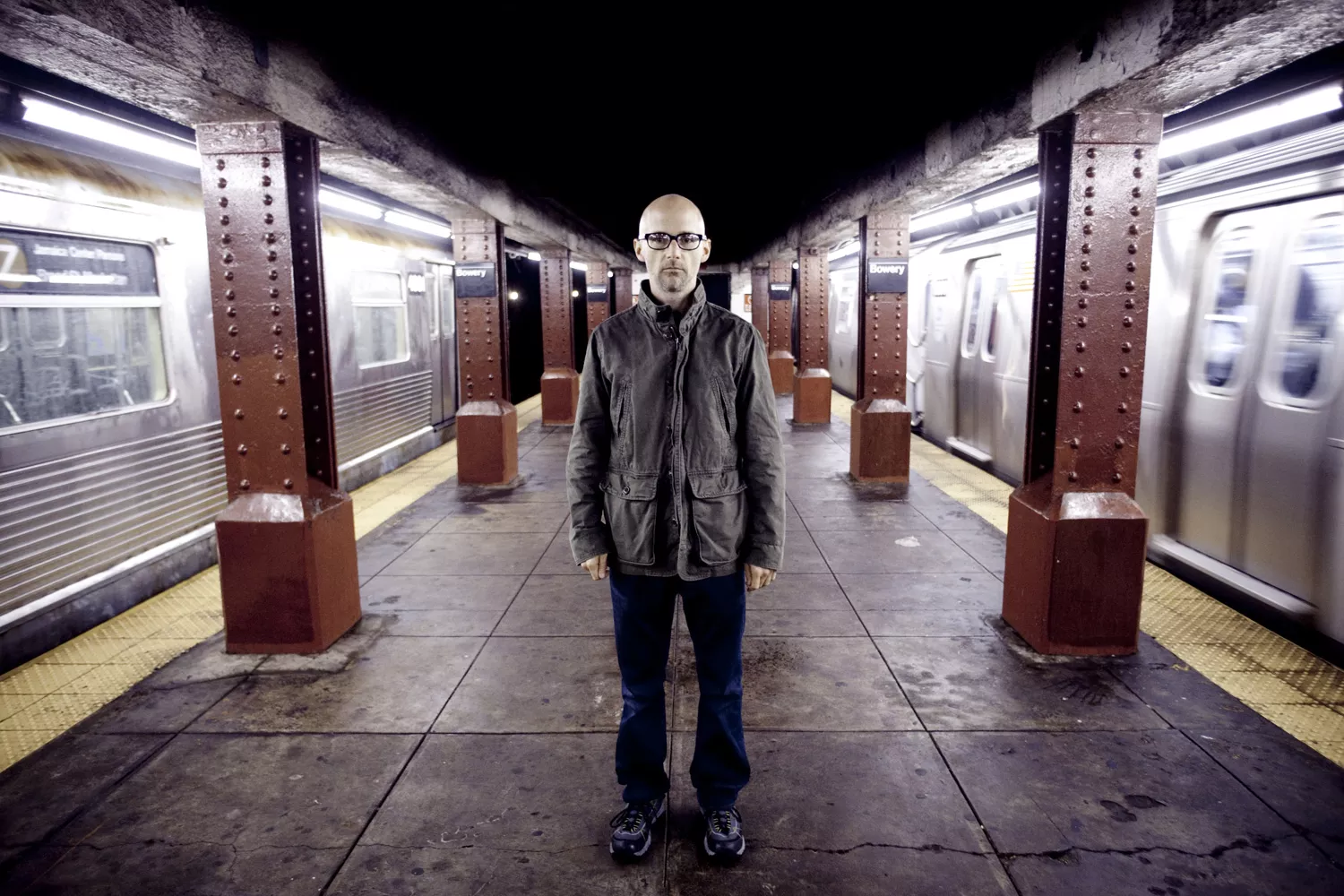 Moby klar med stjernespekket album