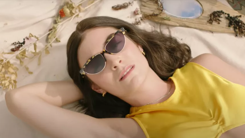 Lordes nye single er lyden af sommer – se den stemningsfulde musikvideo her