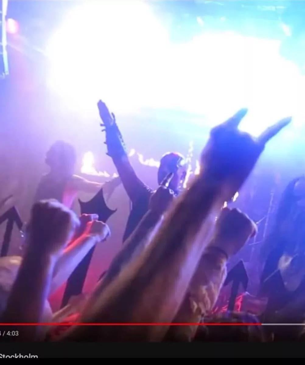 Heilar från scen i Stockholm