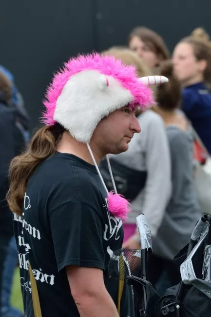 Galleri: Farverige festivalgængere