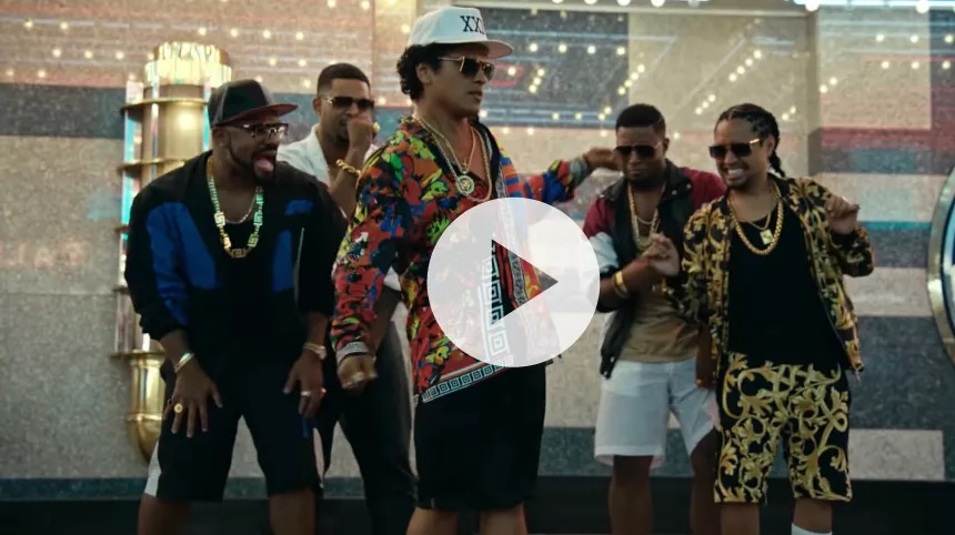 Lyt til årets 25 største hits i ét mash-up – to er danske