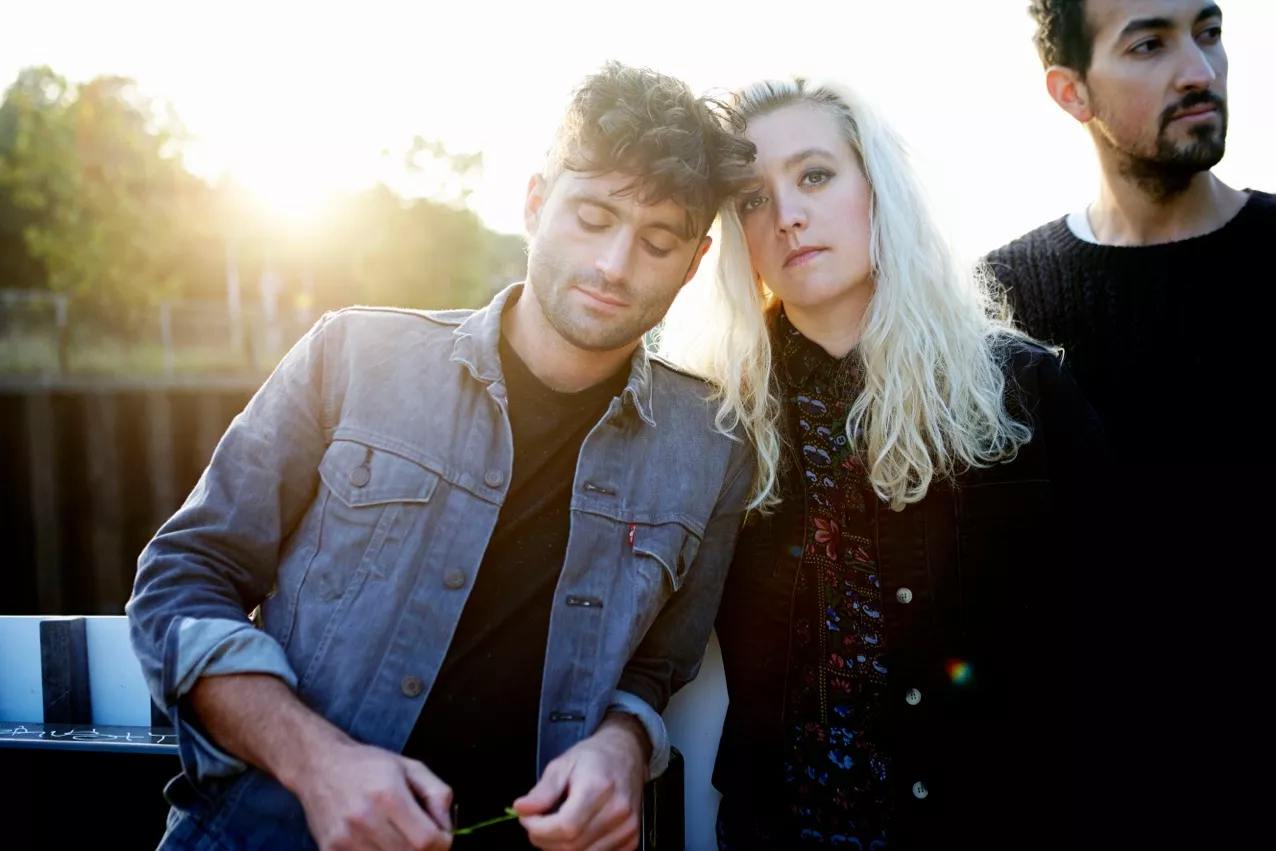 Hør hele debutalbumet til All We Are