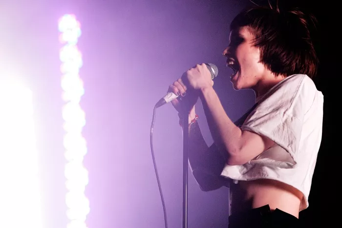 Crystal Castles utsetter