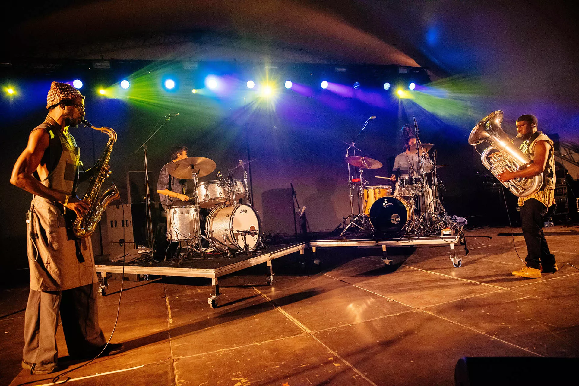 Sprutar eld över en redan brännhet publik