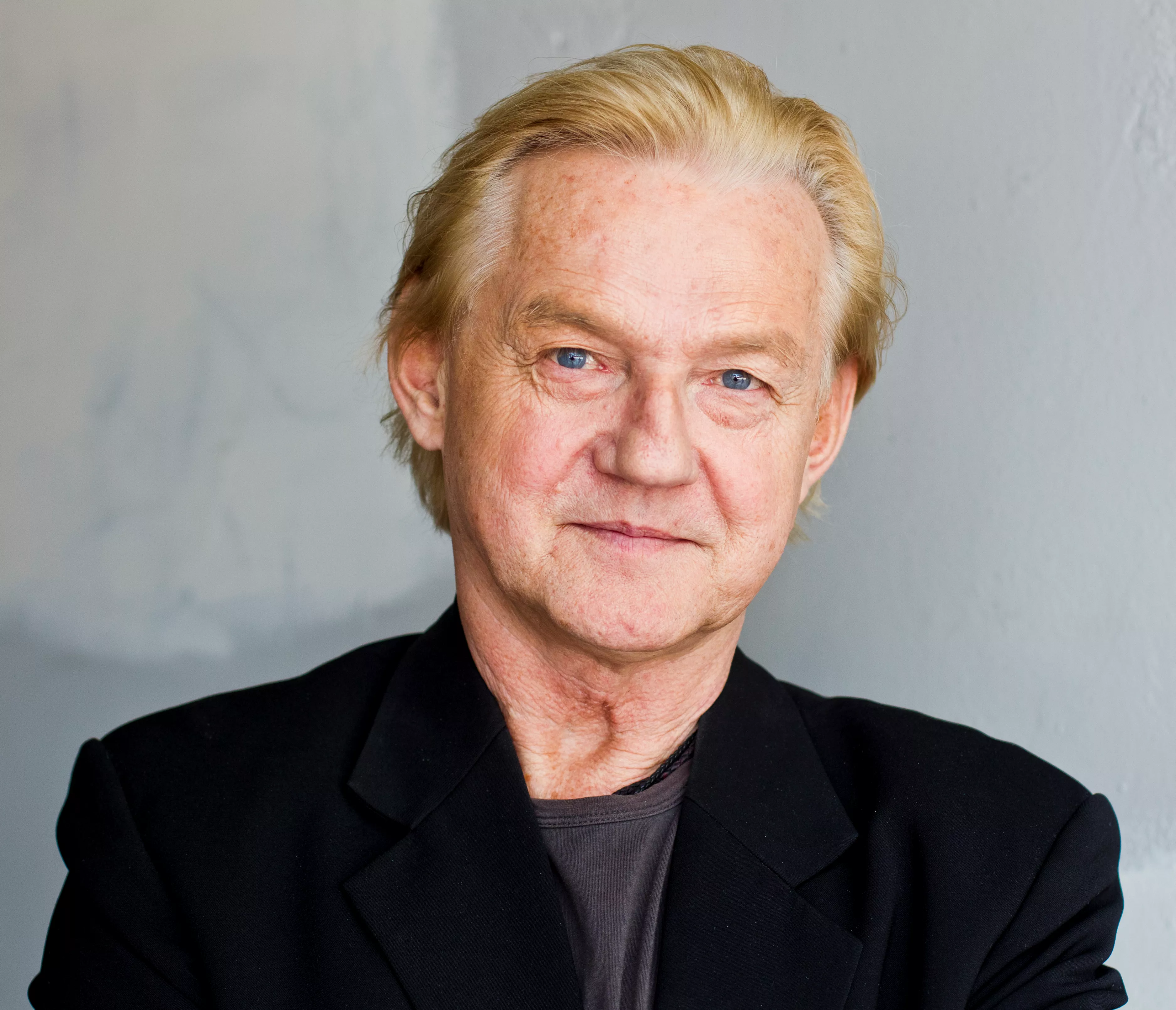 Viselegenden deler scene med Carl I. Hagen