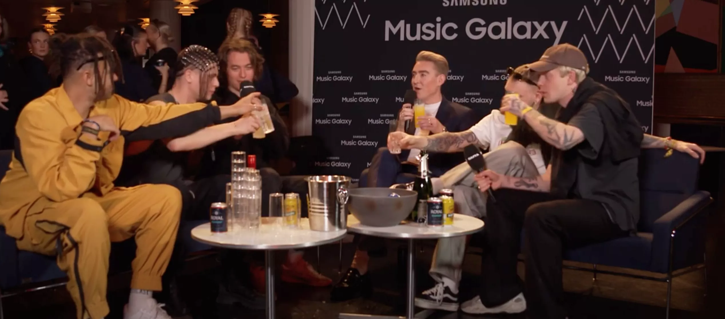 GAFFA-PRISEN: Se Fabräk og Carl Knast i den varme sofa hos Emil Thorup