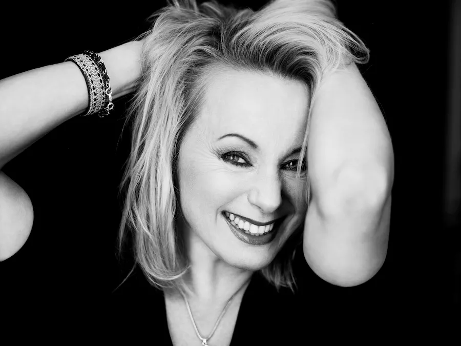 Louise Hoffsten släpper nytt