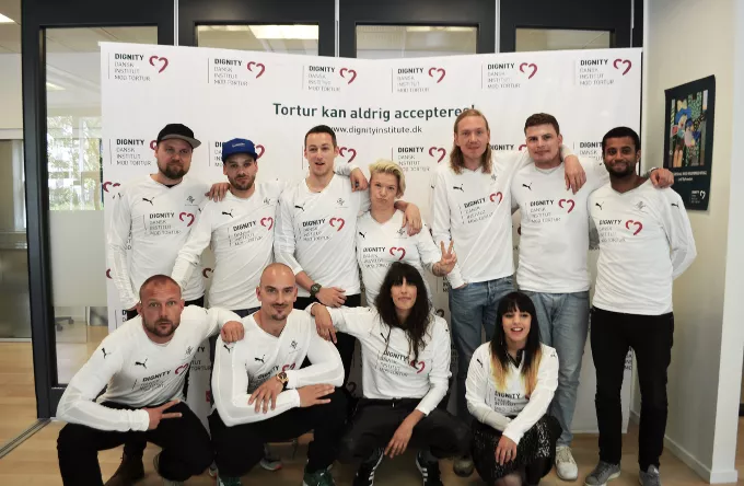 Kendisser trækker i løbetrøjen mod tortur