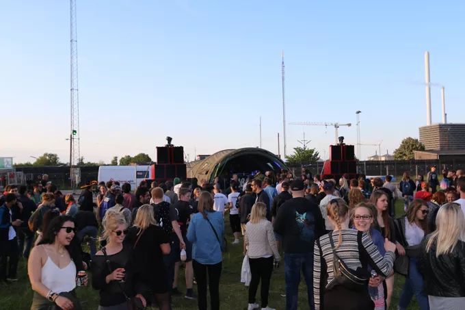 Stor fotoreportage: Så er Distortion Ø i gang