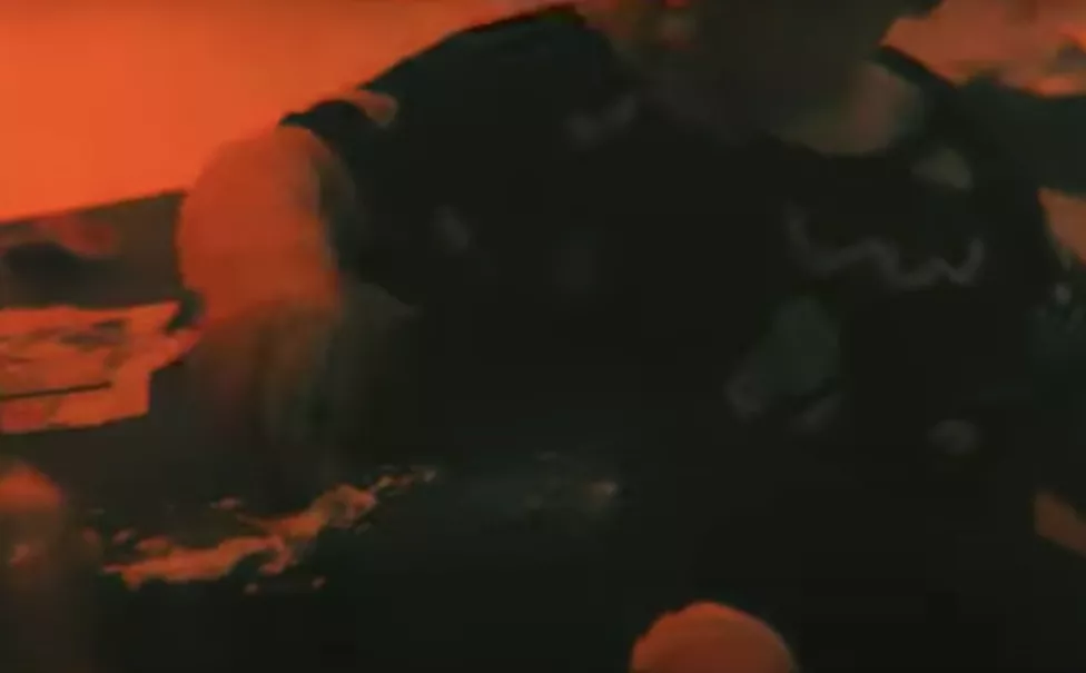 Frej Larsson släpper video med knarkande 2-åring