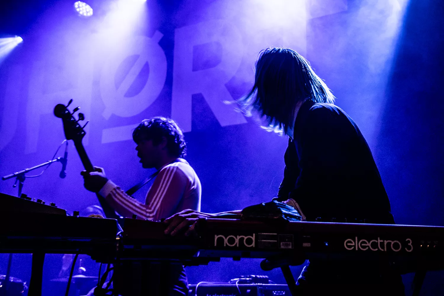 Instrumentalt synthwave-band baskede publikum i feststemning