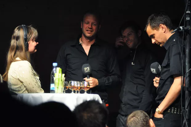 Med Nephew live i æteren