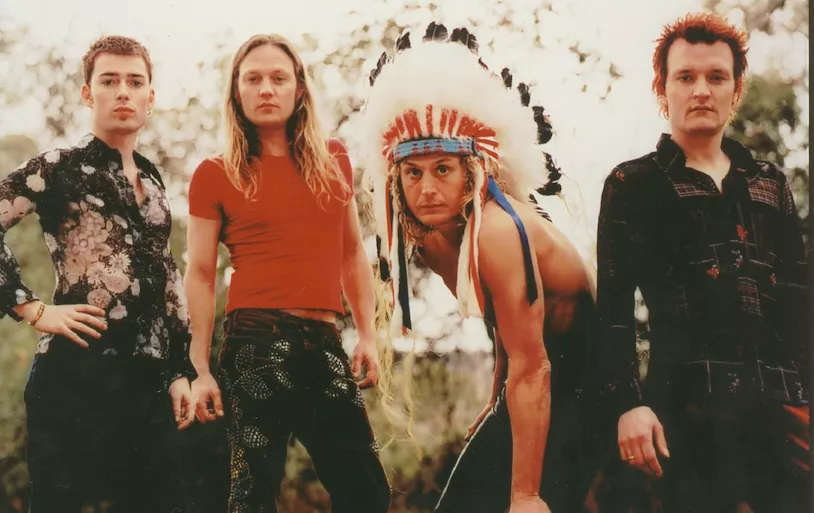 ALTING GLØDER: Her er forsidehistorien med D-A-D fra '00