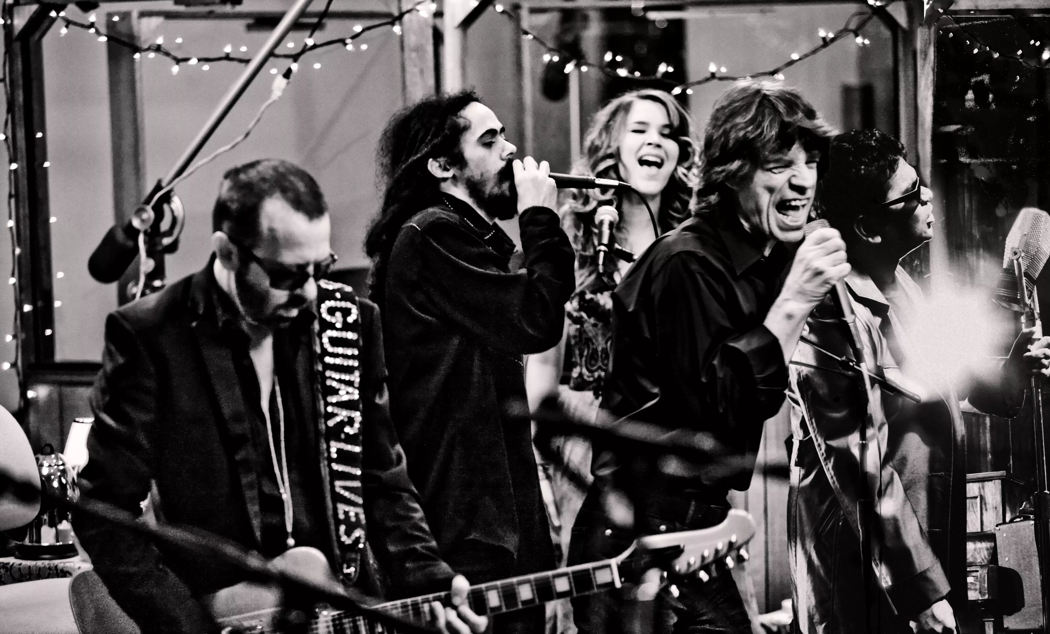 Mick Jagger, Joss Stone, Damian Marley med flere danner supergruppe