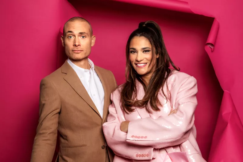 Jesper Rönndahl och Farah Abadi är årets programledare. Foto: Janne Danielsson/SVT