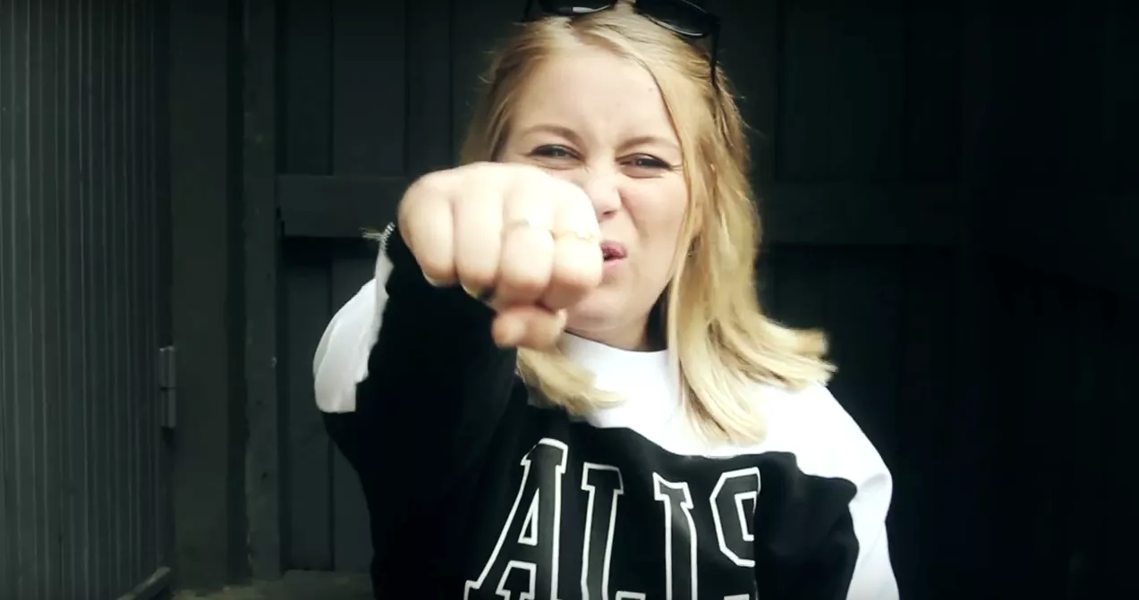 Musikvideo: Hiphop-stjerneskuddet Anne Lise genbruger Jay-Z på nyt track