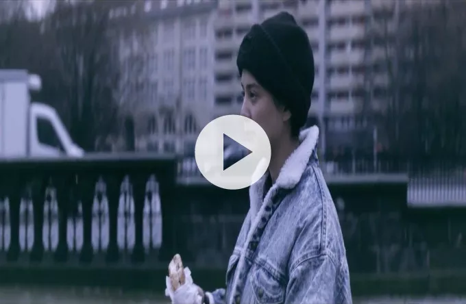 Alexander Brown udgiver æstetisk flot 360 graders one-take video