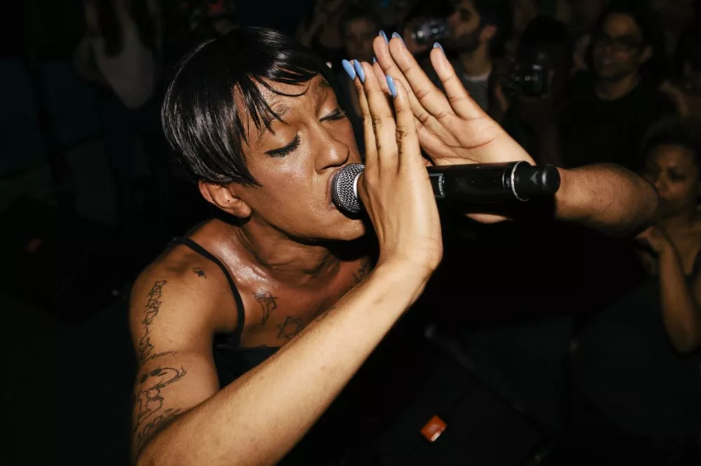 Små-excentrisk rapper til Distortion