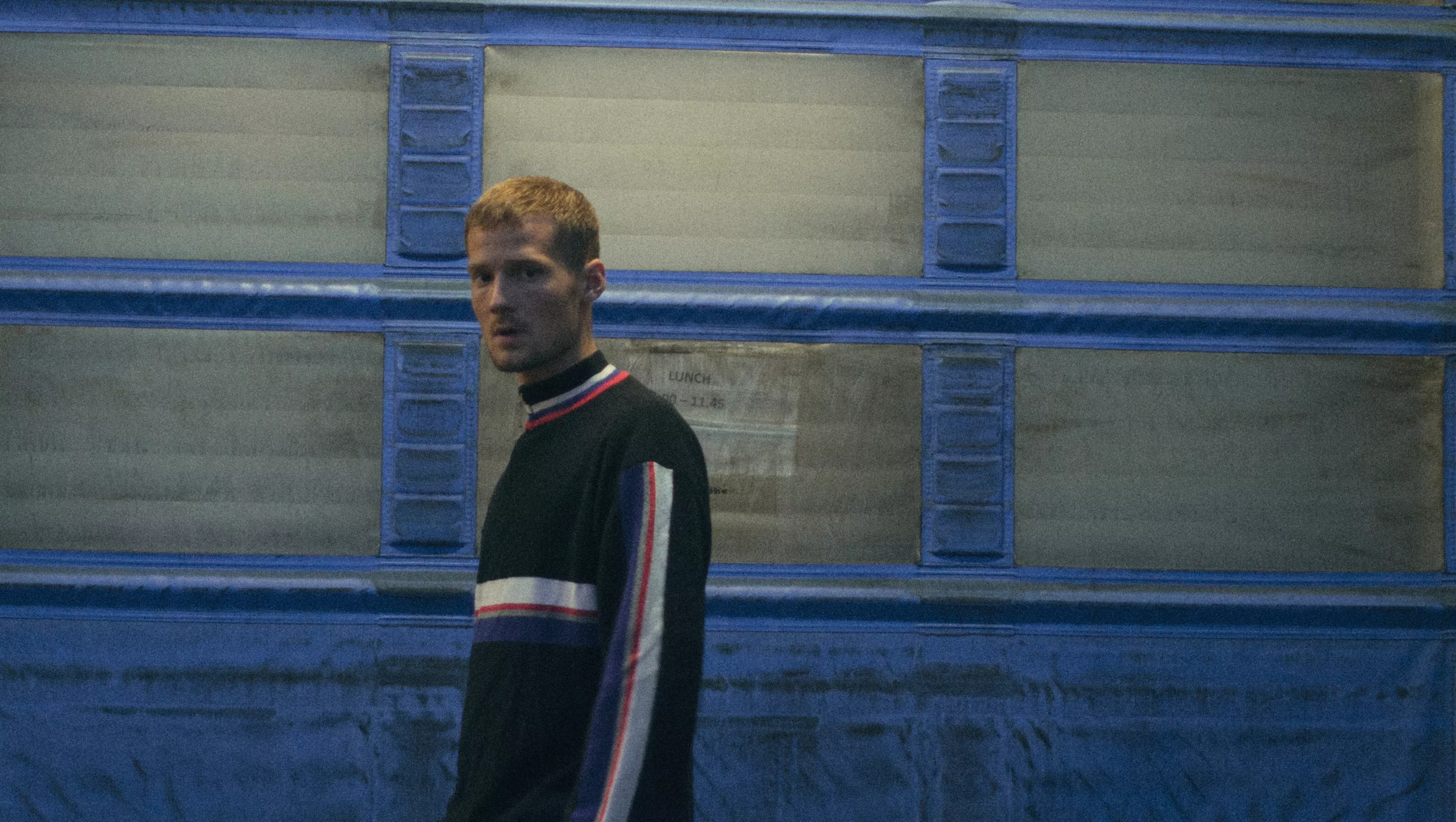 INTERVJU: Broder John fångar in machokultur med hiphop som verktyg