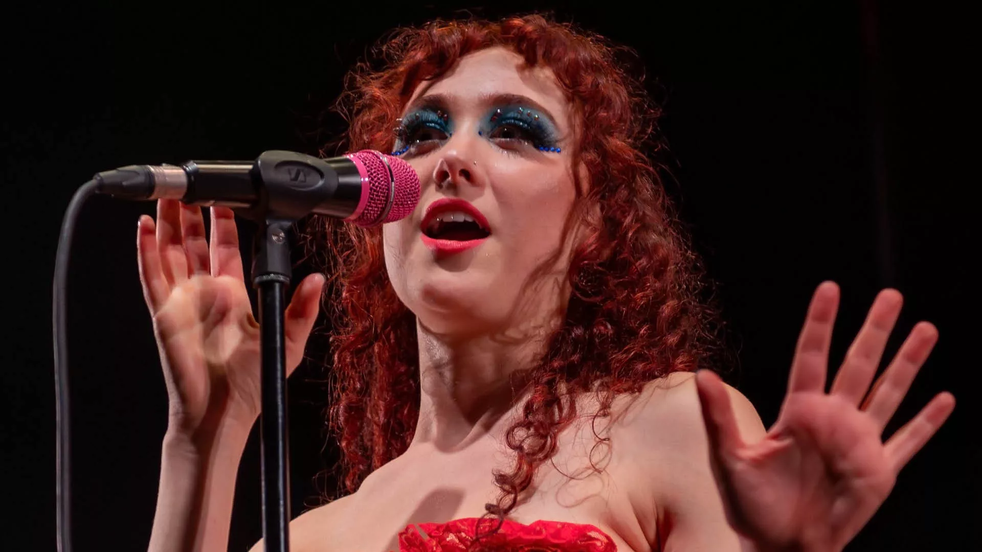 Hon hyllas som årets största stjärnskott