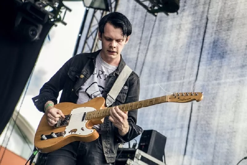 Lucka 10: ''Jag tror jag skedade en pöl med hundpiss''