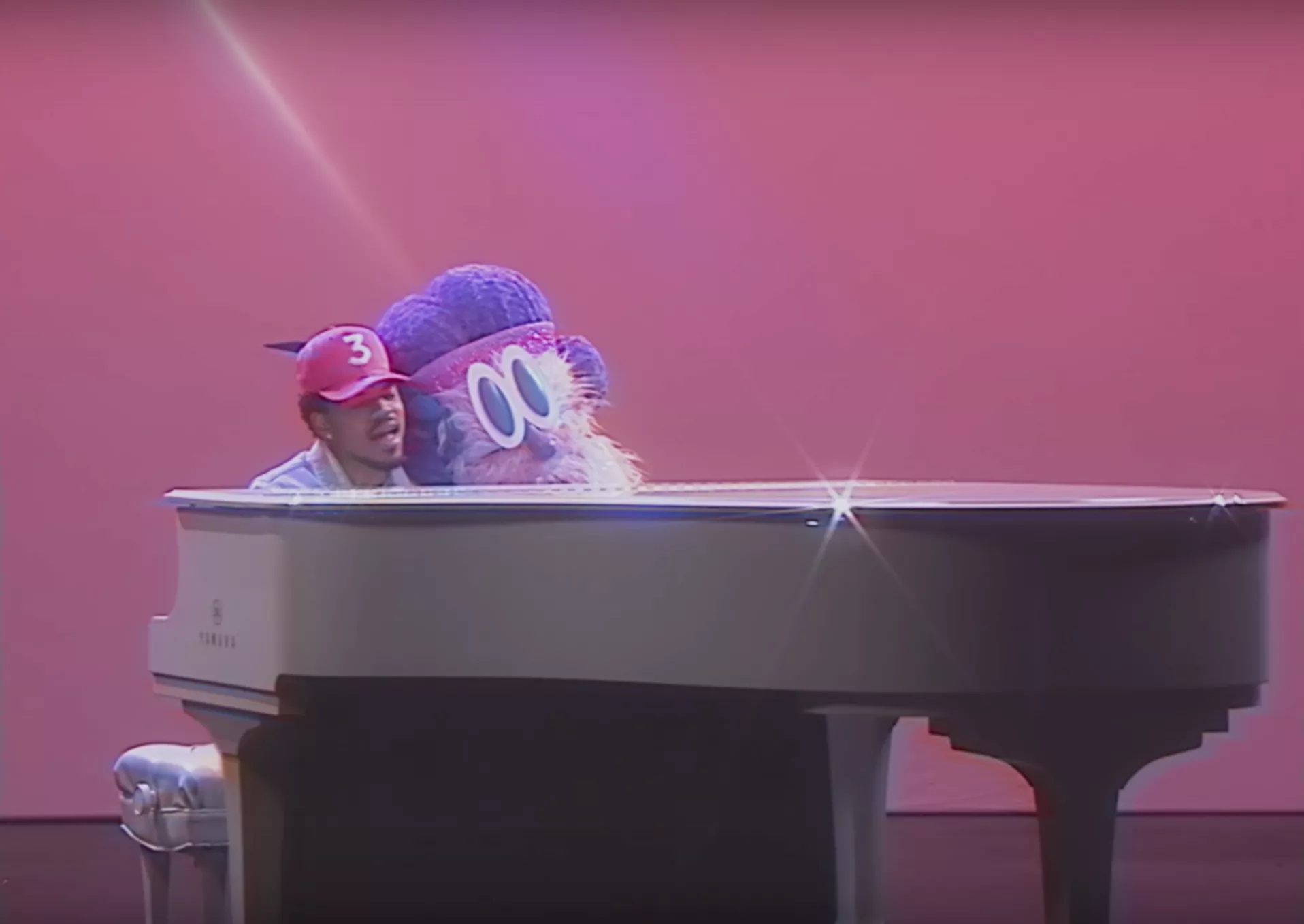 Se ny musikvideo fra Chance the Rapper – synger duet med dukke