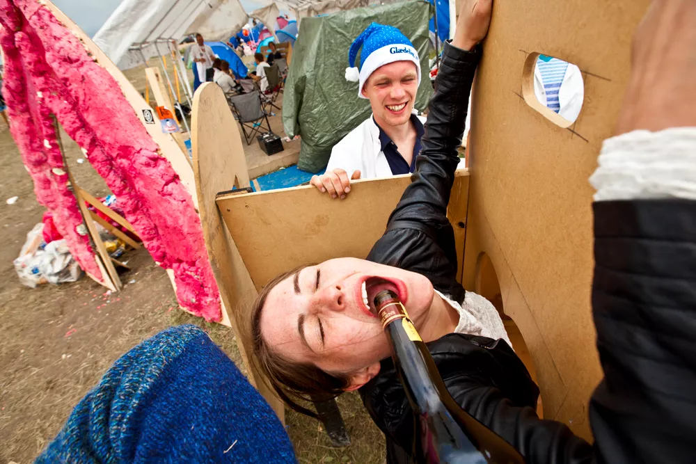 Roskilde-fotoserie: Bare røve, heste-ølbong og Læger Uden Skrupler
