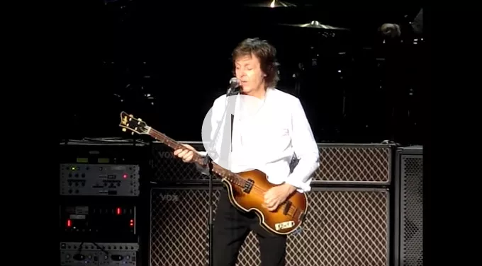 Se Paul McCartney spille Another Girl live for første gang