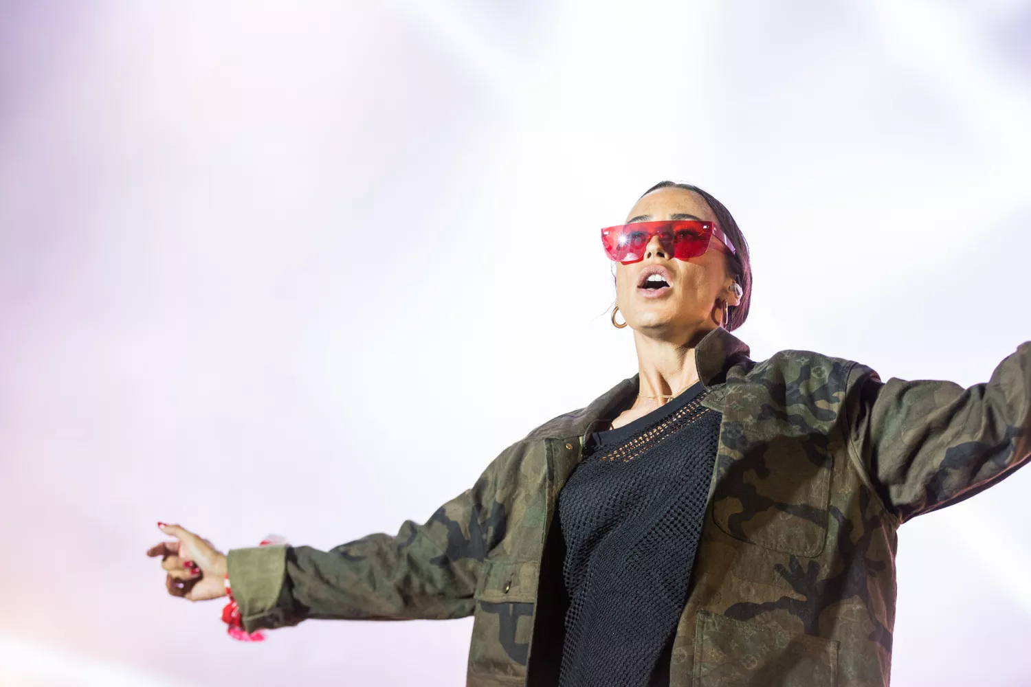 Popstjernen forsøger sig på engelsk. Igen